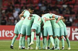 开云体育app-关于世界杯赛场大战一触即发，各国球队集结备战的信息