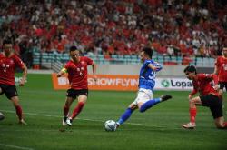 开云体育下载-球队携手奋战，足球比赛场面扣人心弦的简单介绍