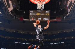 开云体育平台APP-范弗利特运筹帷幄，活塞铁血防守全面压制快船进攻命脉