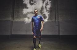 开云足球直播-赛道鏖战，勒克莱尔率队力克强敌，迈凯伦与阿斯顿马丁的巅峰对决