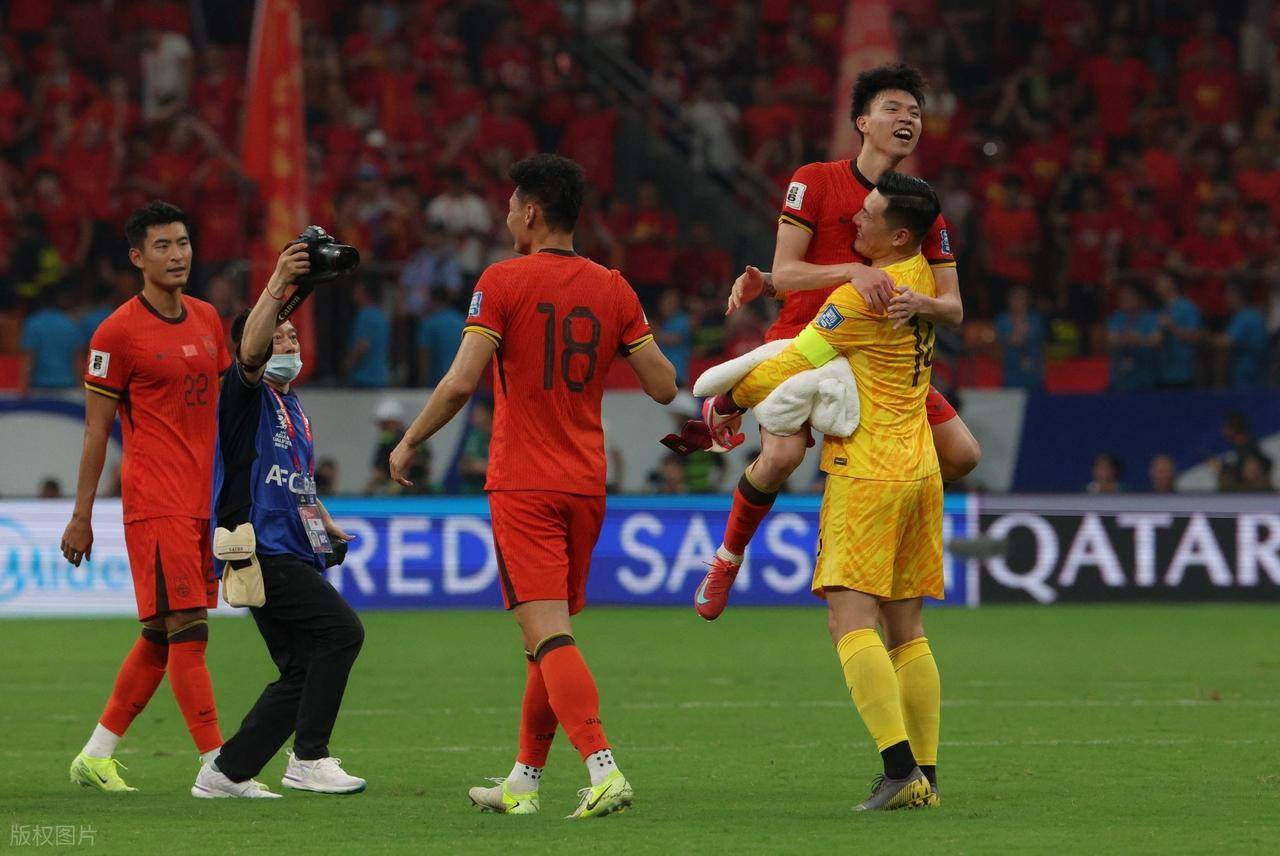 包含国家队备战备受球迷期盼瞩目的词条