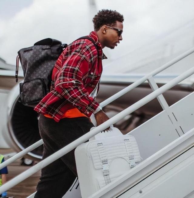 赫罗纽斯前锋托雷斯本场比赛轮换首发，展现实力的简单介绍