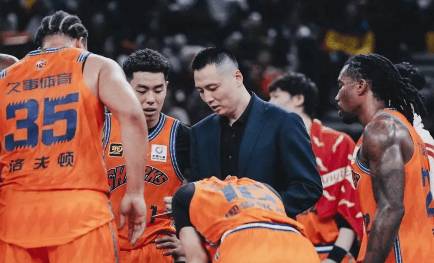 上海男篮成功逆转！强势赢得胜利，挽救比赛颓势！的简单介绍