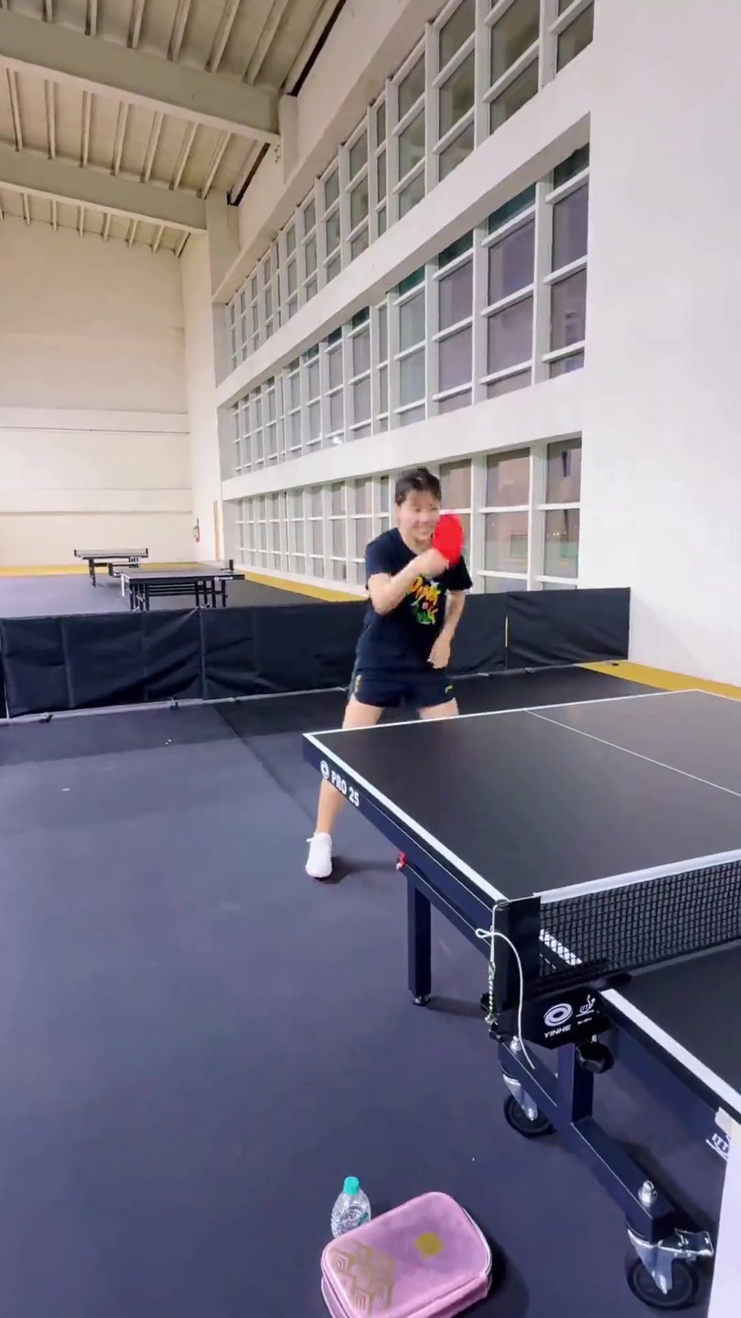 包含激动人心！乒乓球选手技压群雄夺得第一的词条