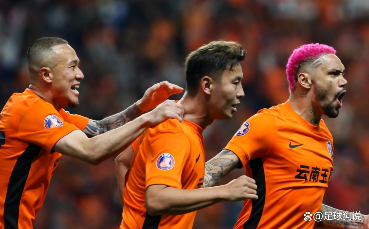 包含热门球队遭遇挑战，实力对决引人瞩目的词条