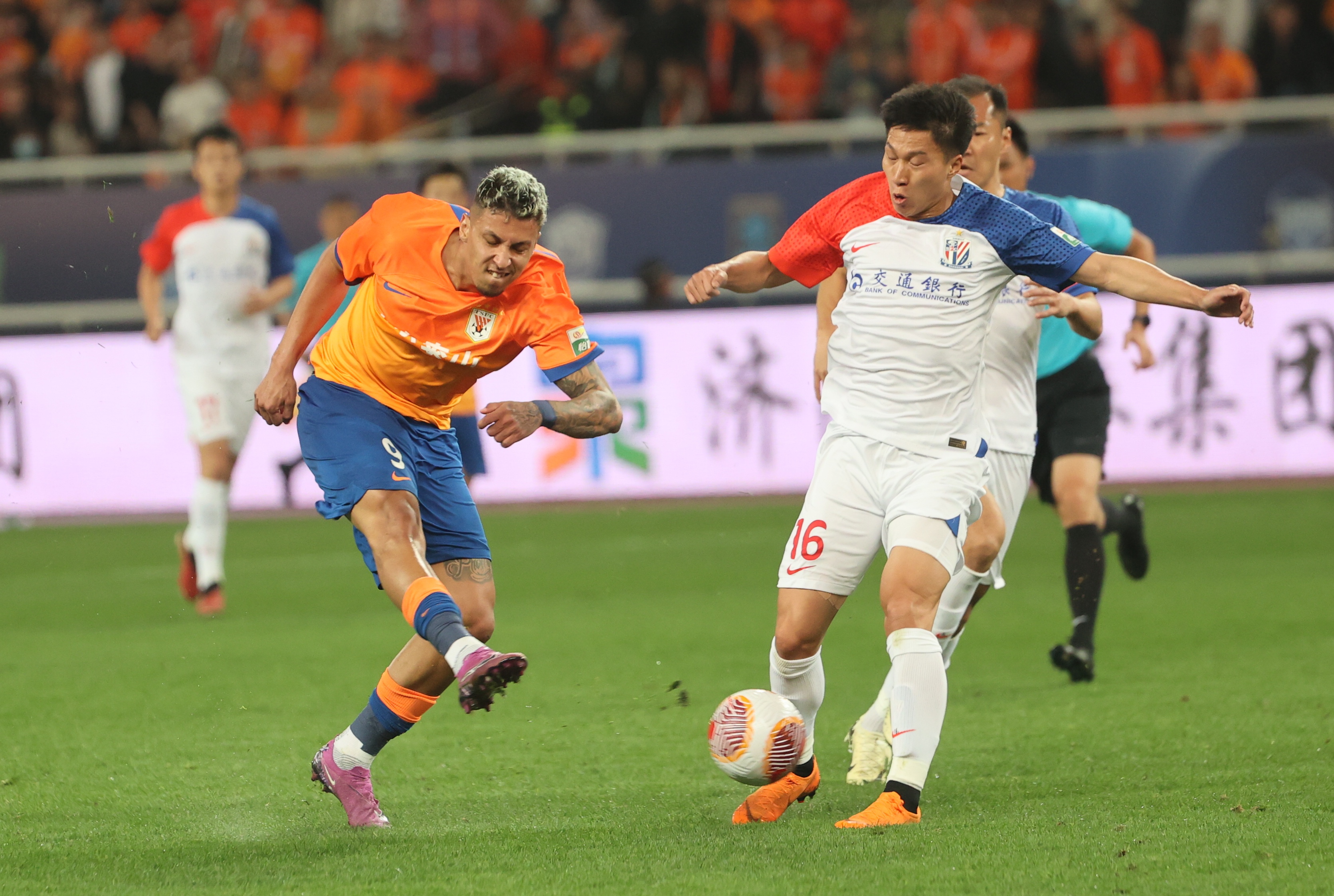 包含巴西排球队实力出众，挑战无人能及的词条