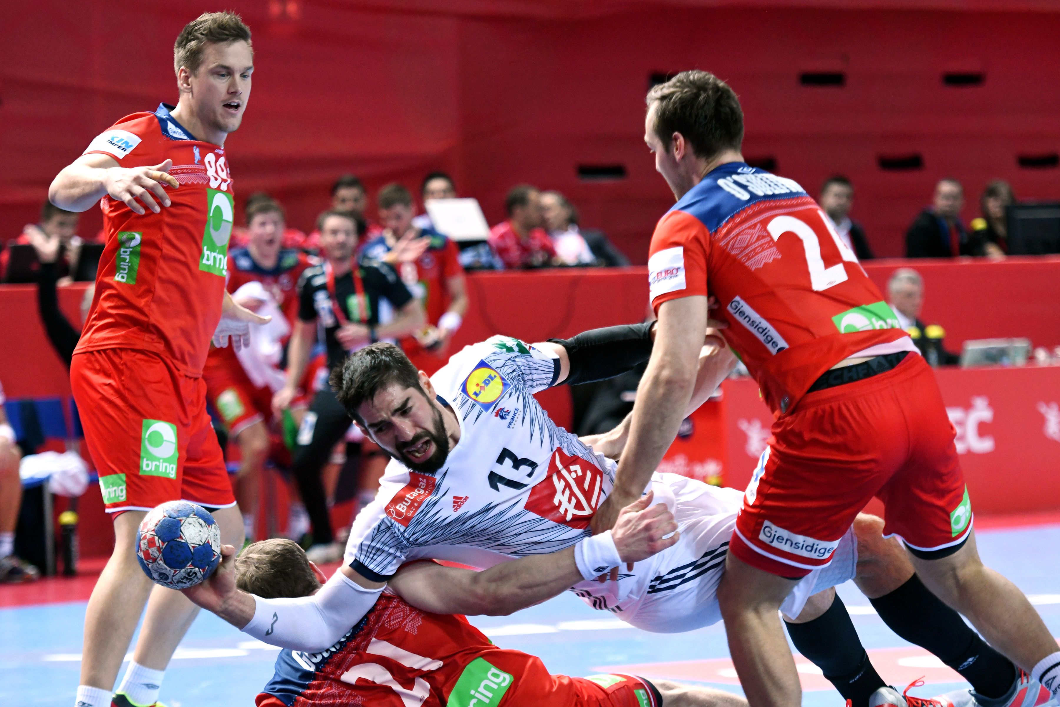 瑞典选手在手球比赛中掀起热潮