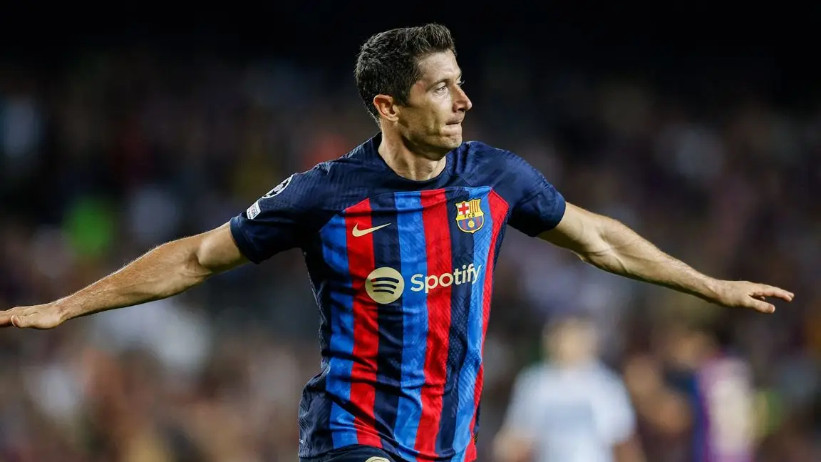 皇马绝杀里昂，莱万带队取胜