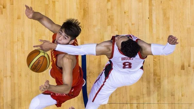 包含加拿大男篮翻盘日本男篮，福克斯统治全场的词条