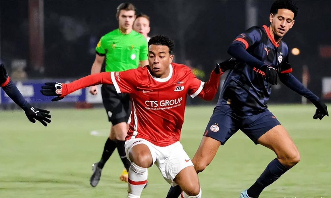 阿贾克斯年轻队员表现出色,助球队大胜 阿贾克斯年轻队员表现出色,助球队大胜