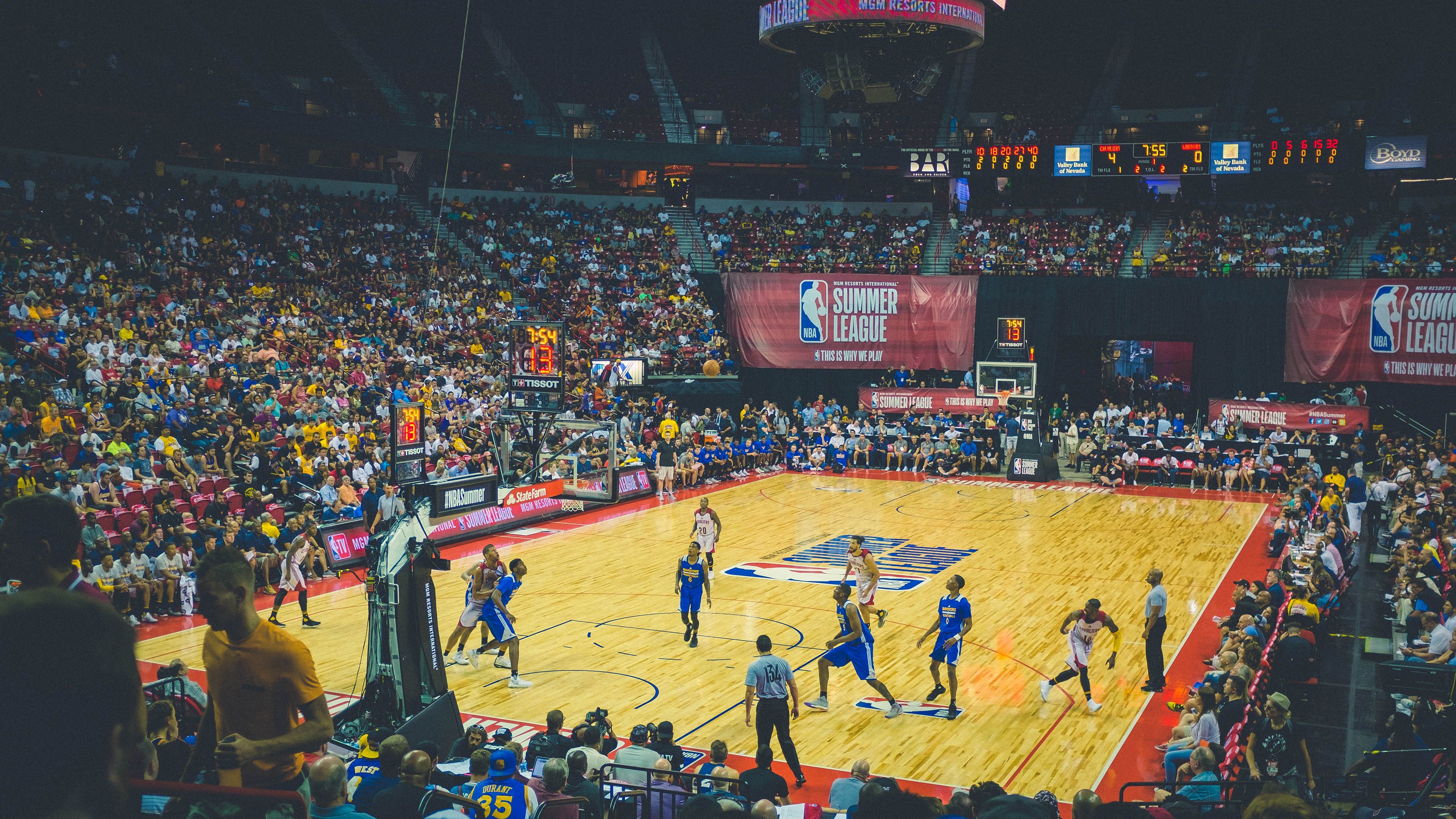 奥运周期关键战之夜，阿克主宰比赛走向