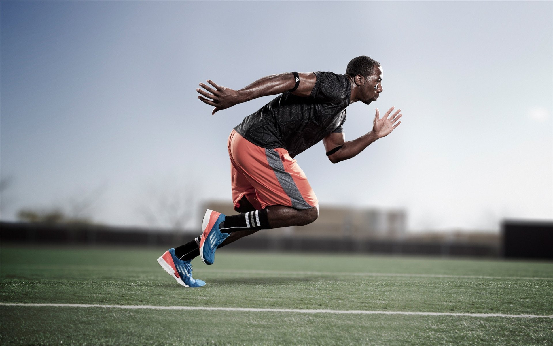 活塞决胜局带走雄鹿，F1街道赛焦点战的启示