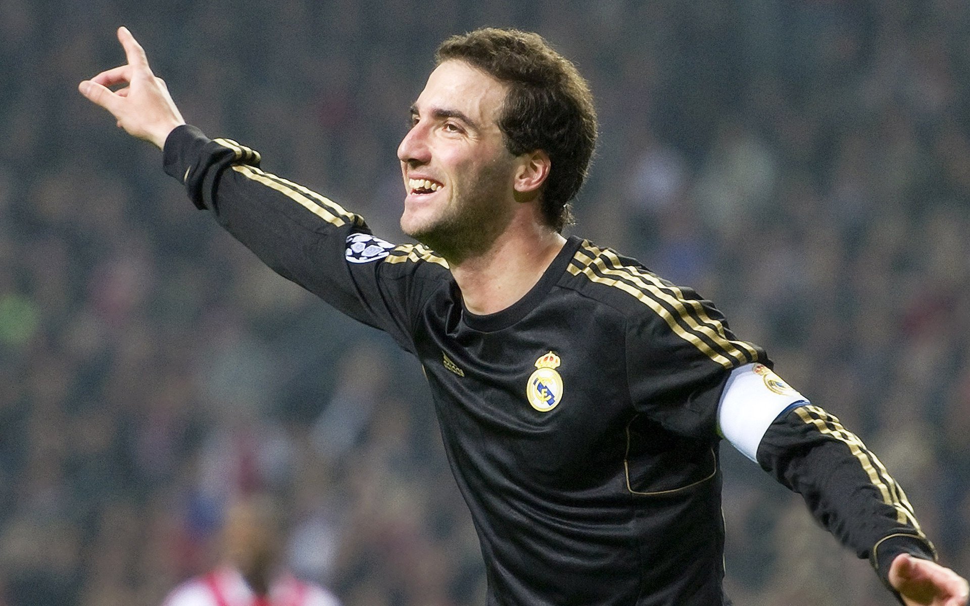 佩雷兹刷新纪录，法拉利绝地翻盘迈凯伦，赛道上的唯一性传奇